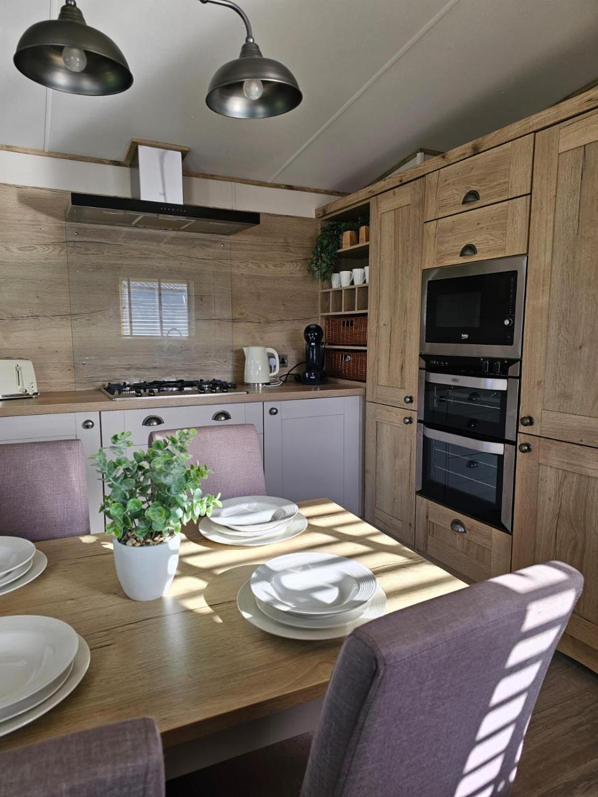 Premium 2 Bedroom Caravan With Free Wifi ハンスタントン エクステリア 写真