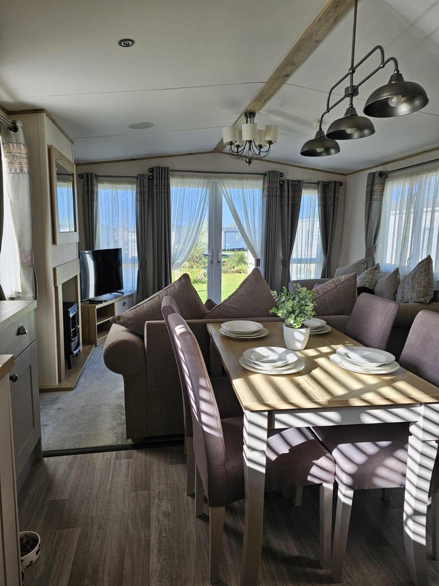Premium 2 Bedroom Caravan With Free Wifi ハンスタントン エクステリア 写真
