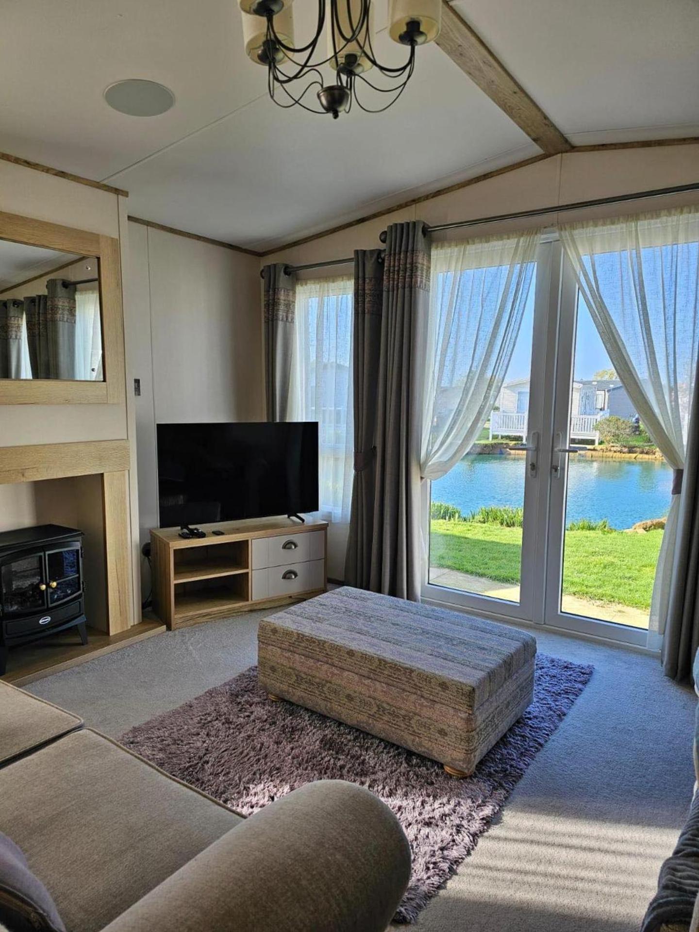 Premium 2 Bedroom Caravan With Free Wifi ハンスタントン エクステリア 写真